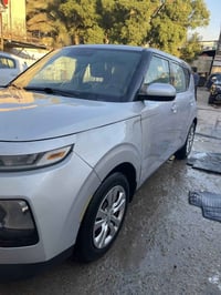 عندي كياء صول موديل 2020 سياره ماشيه 29 ميل  محرك 200 دوش مكفول كير مك...