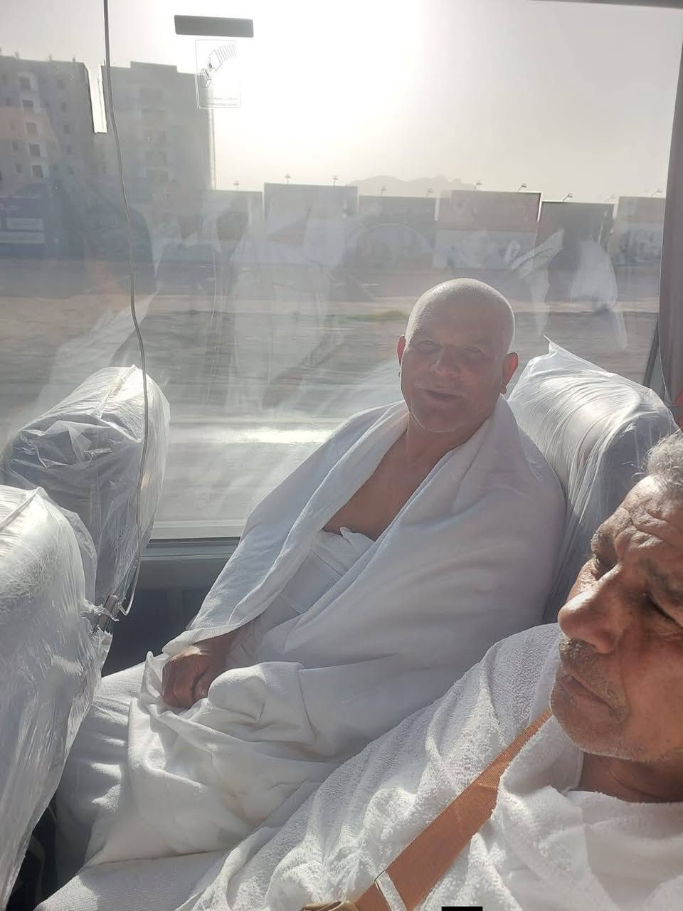 عقد نية العمرة المفردة لمعتمرين
شركة السلام والشام للحج والعمرة من ميقات ذي الحليفة 
في المدينة المنورة نسأل الله ان يتقبل منهم 
مستمرين باستلام الجوازات
 لرحلة اوائل واواخر وشهر كامل ل رمضان للبر والطيران 
الشيخ شهاب احمد ابو شام 
***********
***********
