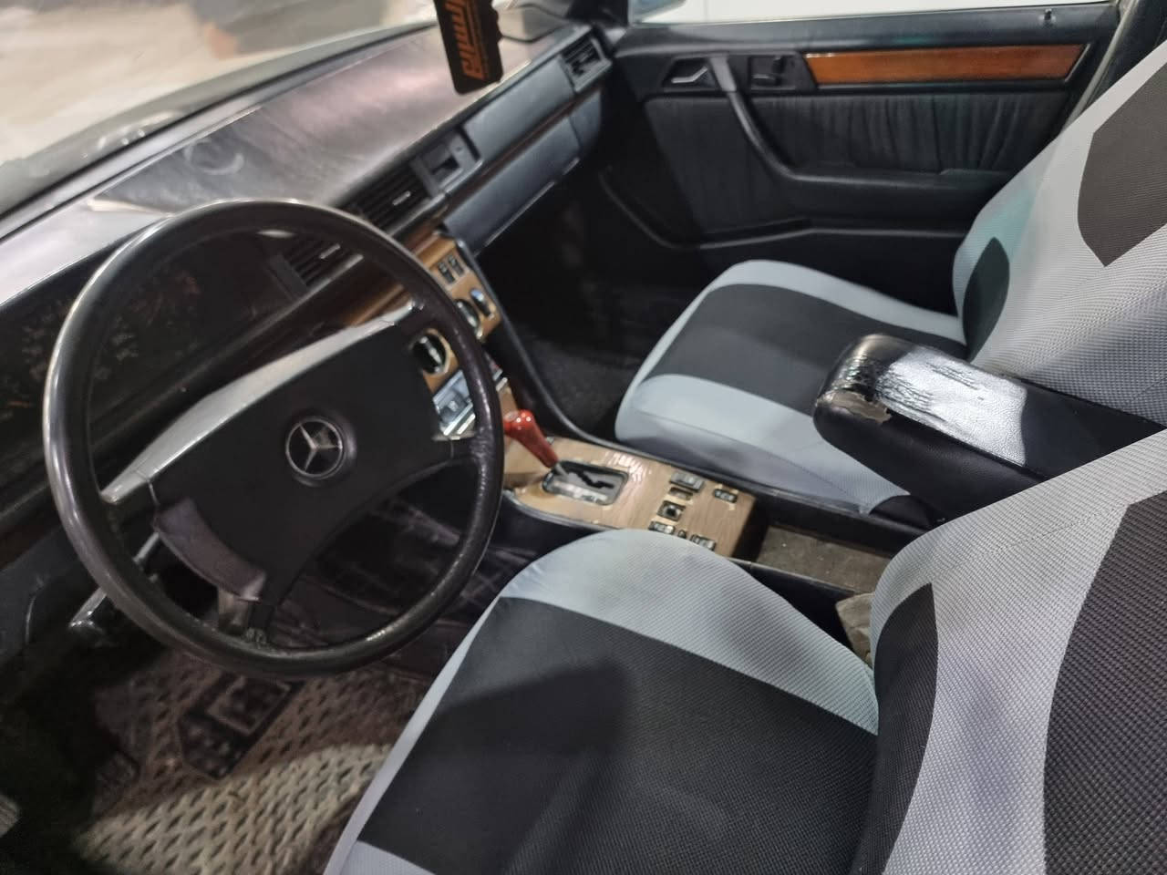 مارسدس 86 فول مواصفات سلايت بدون حادث رقم مميز تحويل مباشر كير ومحرك بطة vvt السعر 50 وبيها مجال للاتصال ***********
