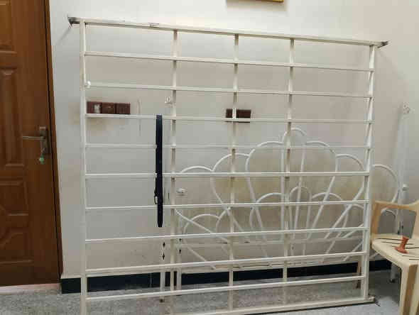 هذني للبيع شلع ما عدا السكملي مالتي رايدهن ب 50,000 بيهن مجال وهذا رقم الهاتف راسلوني على الواتساب***********
