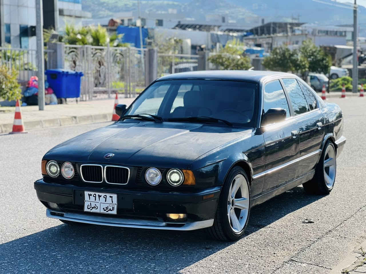 بى ام موديل 90حجم 520گئر عادى
موبايل*********** 
سياره 6سلندر
سعر سياره 45$وه رق مجال
غرامات مال سياره 2.50$وه رق نزل من سعر
٤جام كاره باى
سياره عام بخ
سياره تبريد ❄️
سياره محرك 520كبس 
سياره داخل جديد كوشن جلد
سياره بيدون دعم
سياره كير ومحرك بشر
سياره وكاله ت شرت
سياره تخم جديد 
سياره موجود دهوك
