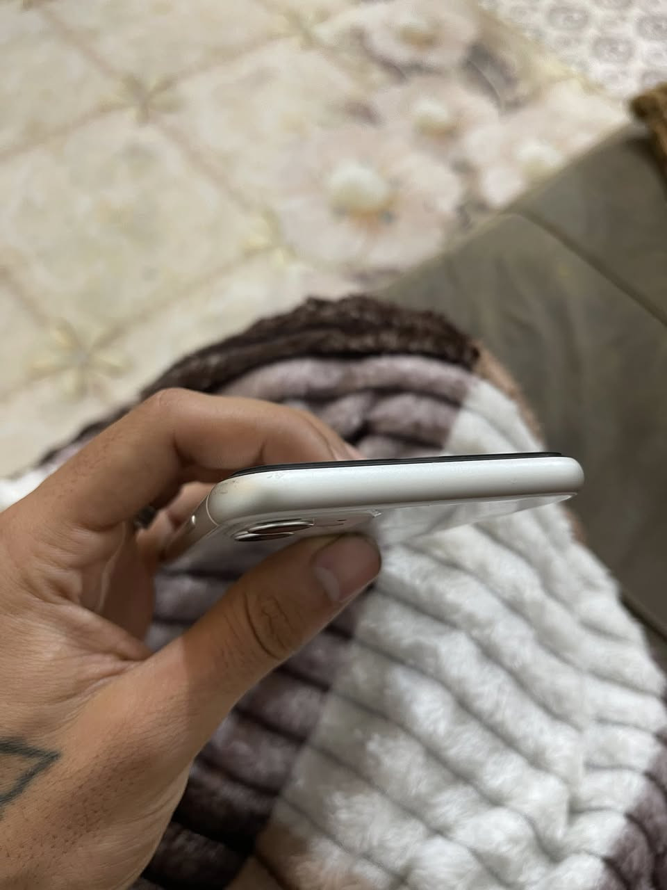 السلام عليكم ايفون 11 وتر برو جهاز مكفول ما طاب تصليح ملاحضة عندي بس لكامرة لزوم بيها هزة ذاكرة ١٢٨ دبل سيم كارت *********** لسعر ٣٠٠
