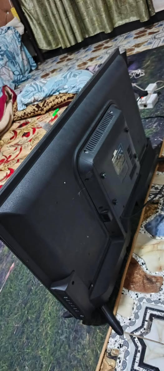 سلام عليكم بلازما حجم 32 انترنيت 
بيها بس هل خطين شوفت عينك كلشي ماعليها السعر 100 وبيها مجال عنوان بابل مشروع الامسيب قرب المعهد التقني ***********
