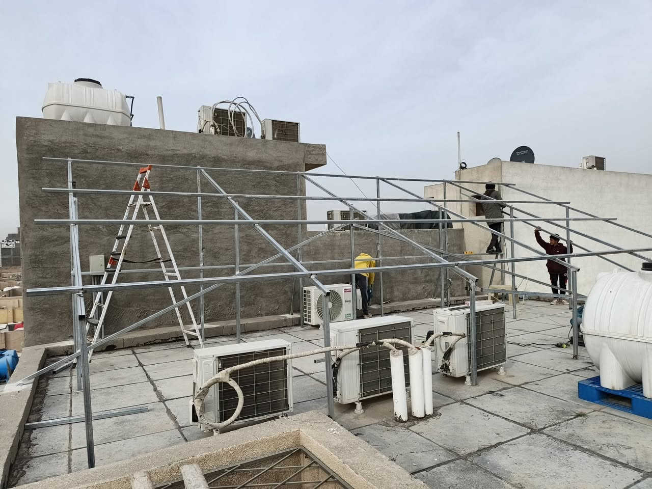 السلام عليكم ورحمة الله وبركاته 🤍
تم بحمد الله اليوم تنصيب منظومة طاقة شمسية في منطقة السيدية ☀️
🔹 المنظومة بسعة 45 أمبير
🔹 التنفيذ بجهود كوادر شركة أرض الرواند
📌 مكونات المنظومة:
▪️ 16 لوح شمسي نوع ECO x10
ضمان حقيقي 20 سنة ✅
▪️ 3 بطاريات قوية بسعة 15 كيلو واط من شركة LVTOP SUN
بخلايا EVE العالمية وضمان 5 سنوات 🔋
▪️ عدد 2 إنفيرتر Growatt
قدرة 6 كيلو واط لكل جهاز ⚡
📞 لأي استفسار راسلونا مباشرة
*********** / *********** /‏‪***********‬‏
📍 أو زورونا في بغداد – شارع الصناعة – قرب فلكة الجامعة التكنولوجية
