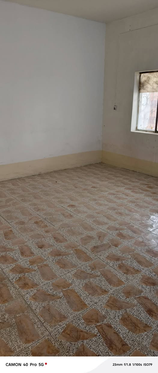 السلام عليكم بيت الظباط الثانية فرع ٦ قصير مساحه ٢٦٠م عداد الغرف ٢ وهول وستقبال ومطبخ وكراج واسع السعر خاص مراجعت مكتب العباسي هاتف *********** و***********
