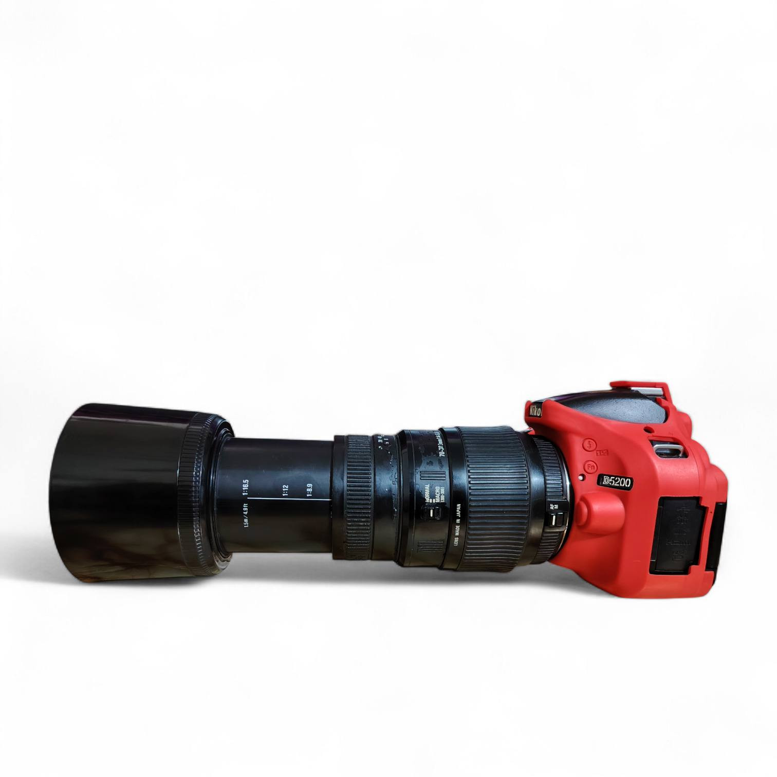 سلام عليكم ورحمة الله وبركاتة 
كامره نيكون نضيفه كلش معه زوم رياضي معه ملحقاتهه كامله مستعجل على بيعتهه السعر 350الف  الاستفسار ***********
