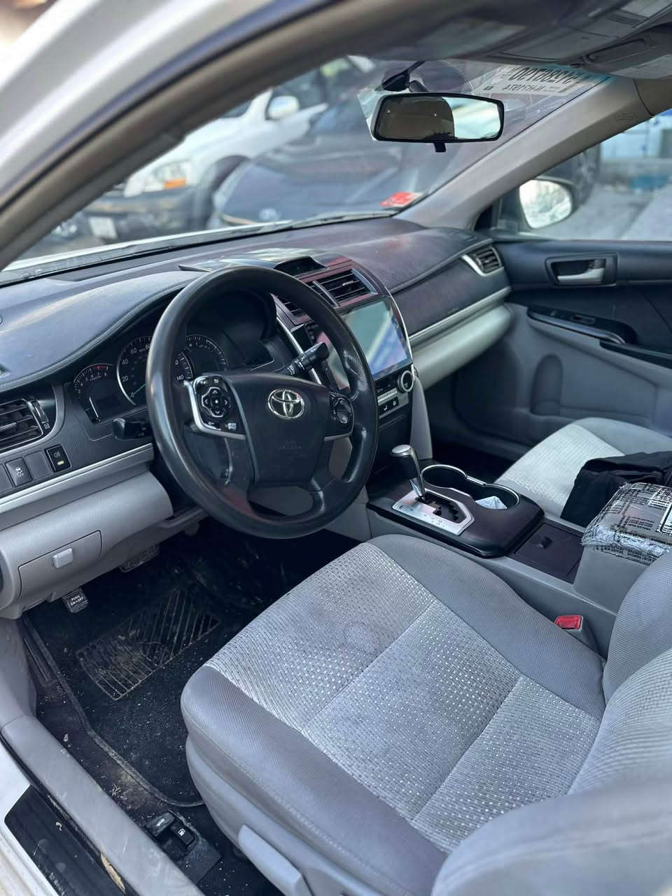 كامرى 2012 
كير و مكينه بشرتن 
ربع بوند صبغه بي داخليه 
سياره باقزه بي مصرفه 
سعر 130 و مجاليك كيم
*********** زاخو, دهوك
