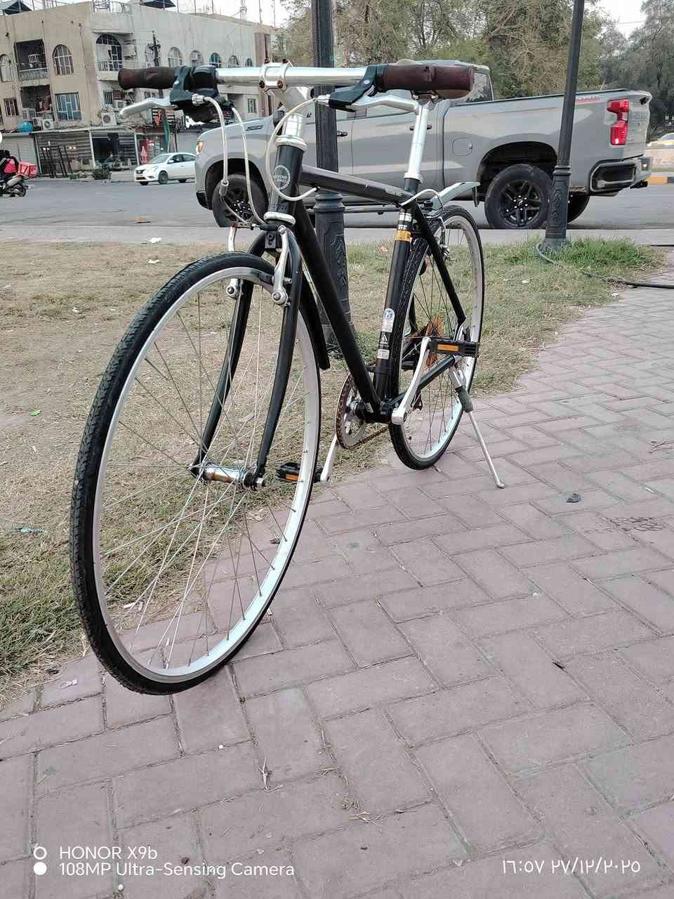 سلام عليكم
للبيع بايك c700 من ماركة{WEEKEND} 
(ويكند) المعروفة 
بايك كامل مكمل من كلشي 
حجم 28 
حجم الفريم 510 
سستم مكينة Tournes
سستم بركات شيمانو 
بايك صالح: للمسار البعيد
معدن المنيوم خفيف الوزن
لون اسود 
مكاني بغداد الاعظمية 
السعر 135 وبي مجال 
للي حاب يتواصل وياي ***********
