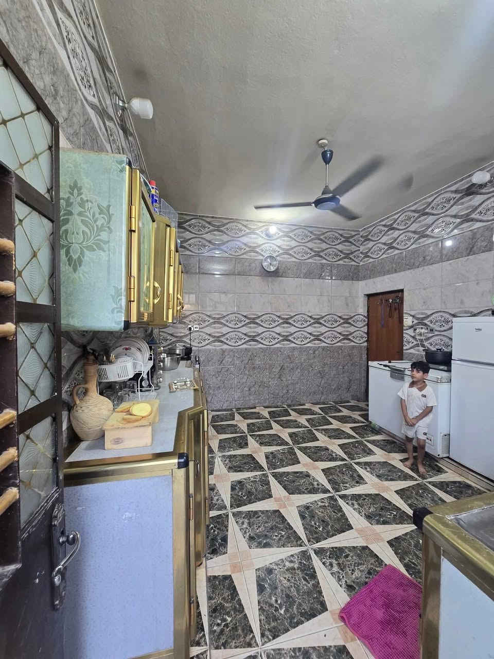 [[بسم الله الرحمن الرحيم]]
🏡     🏘      🏚 

#يوجد_بيت_ركن_طابقين_للبيع

#العنوان  الفلوجة 
#المنطقة تأميم الثانية // قرب نهر فليح

✅المساحة : 250م
⬆️ الوجة : 12.50م
🏞️النزال : 20م
 
غرف 4
استقبال 
صالة
مناور
مطبخ
صحيات 
الارضية سيراميك 
السطح شتايكر

  
                       #بناء 🧱 : طابوك 
      
     #شارع 🏞️⬆️⬆️ : 8م × 8م  كامل الخدمات من تبليط اسواق مدارس 

  #السعر_محدد_من_قبل_البائع 
    
        
        ⚖️⚖️   نوع الملك : طابو صرف تحويل مباشر  🏙 

            #السعر💰💸:  155 مليون وبي مجال

__________________________________

للاستفسار مراجعة #مكتب_العزة_للعقار/ شارع المنجزات تقاطع جامع التقوى مجاور محطة المتميز لغسيل السيارات 
*********** اتصال 
__________________________________

 
#بيع_وشراء_الدور_السكنية_والزراعية
#عقارات_الانبار_الفلوجة
