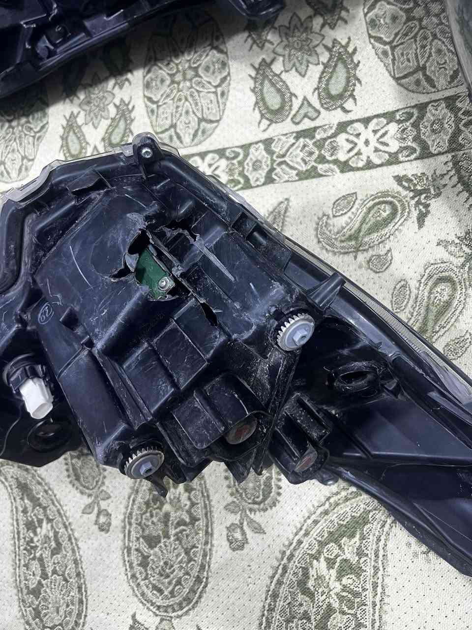 مازادا عدد ٢كورلا 2024 صفحه اليسرى وحده بيه كسر موضح بصوره والثانيه سليمه  مفتوحات من سياره اصلي شركه شركه مو تجاري  سعر  النضيفه 125دولار والمكسوره 100دولار قفل 
للتواصل ***********
