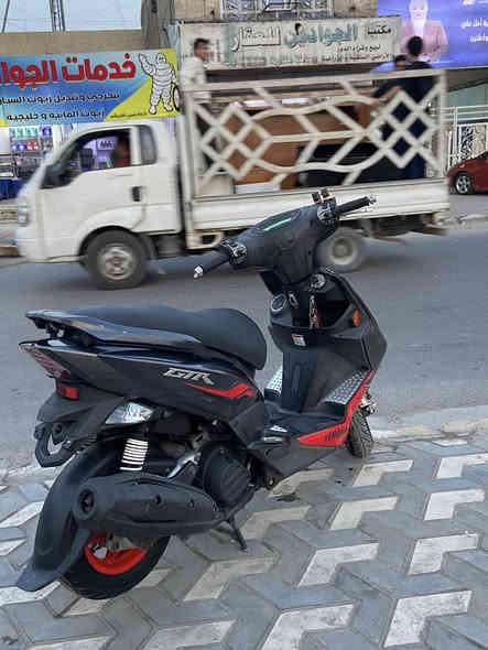 السلام عليكم 

كفاله عامه 

كلج امامي رياضي الدراجه مفتوح سرعتها مو قافله 

ستان صفح نيكل اصلي 
يدات بريك اصلي 
قطرة اكسل 
ستيلات مال گاعيه 
***********
