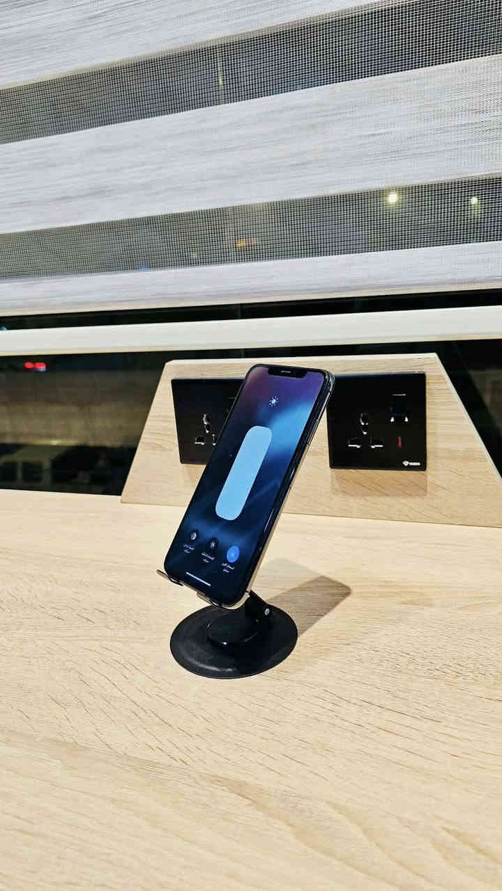 آيفون اكس اس ماكس 

بطاريه 77%. ذاكره 64GB. 
نضيف شرق اوسط عربي.  الضرر مبدل شاشه فقط  
الباقي كله مكفول وشغال فيس ايدي سيم كارت كله شغال
   سعره 175 الف 
متوفر بيع شراء مراوس يوجد توصيل جميع محافظات العراق5 الف ( فحص الطلب قبل الدفع ) 
عنوانا بابل شارع 40. اذا كان مراوس  يلزم الزبون من محافظه بابل 

اتصال  ***********
