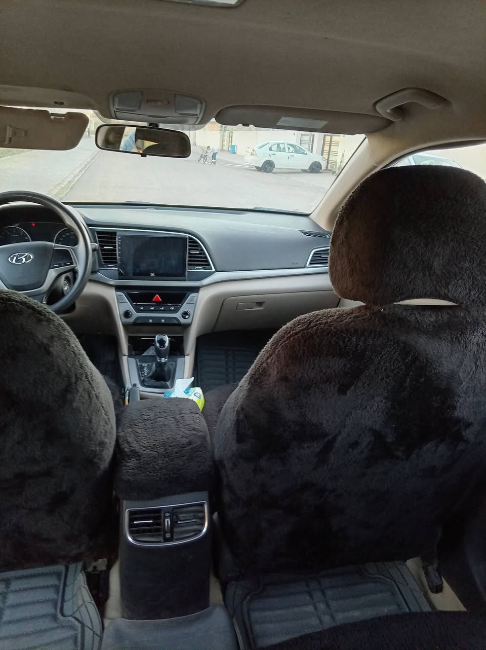 السلام عليكم النترا موديل 2017 للبيع كفاله عامه عده كارت بلبنيد  وباب الوره السايق بارد  وسونارهه موجود  كدامك وكاله وتحويل سعر 115$ عنوان نجف 
 ***********
