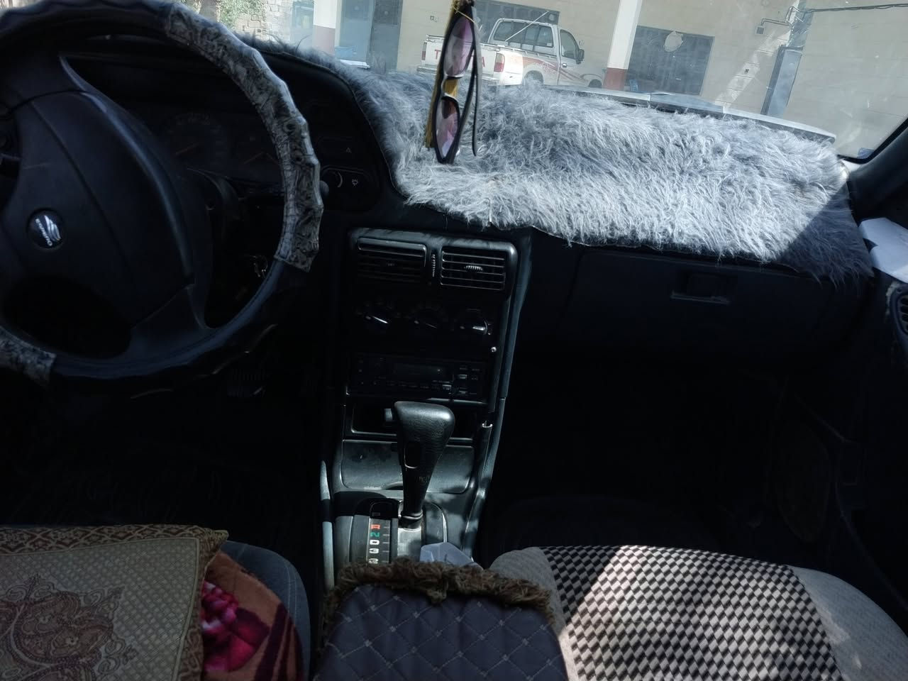 سيارة اسبيرو للبيع موديل ٩٤ سيارة حلوة كامله مكمله بس الكير بي دكه بالبك شويه اسم سيارة جاهزة غرفتها حلوة كشرها حلوو كدامك تخم تاير جديد عايزة بس تبريد وكامل بس كمريسر سعرها ٢٦ وبيها مجال للطيبين ***********بي واتساب
