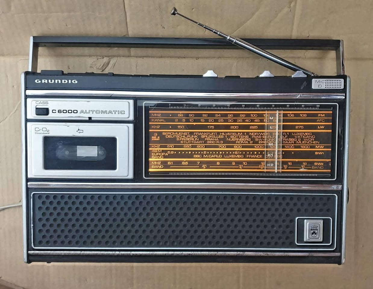 رادیو 5 موجة FM MW LW SW1 SW2  ومسجل اواکس مارکة گروندگ الالماني انتاج 1975 یشتغل 6 بطاربات حجم كبير وكهرباء 220 ڤولت مباشر جهاز نظیف وشغال بالكامل صوت عالي  وسحب ممتاز السعر واي استفسار مراسلة خاص


**إذا كنت صاحب هذا الإعلان وتريد حذفه لأي سبب، رجاءا أرسل رسالة إلى الدعم الفني**