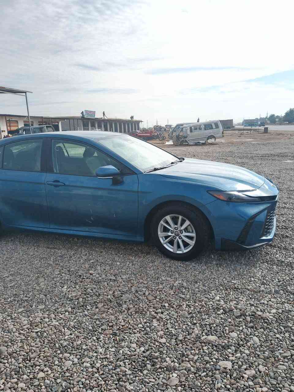 السلام عليكم
كامري 25 هايبرد Le 
ماشيه ٣٧ ك 
بيع او مراوس 
السعر ١٨٩ 
شباب محتاج فرق لذالك اريد مراوس
السياره بدون صبغ 
السياره نقصها فقط حساس تاير
