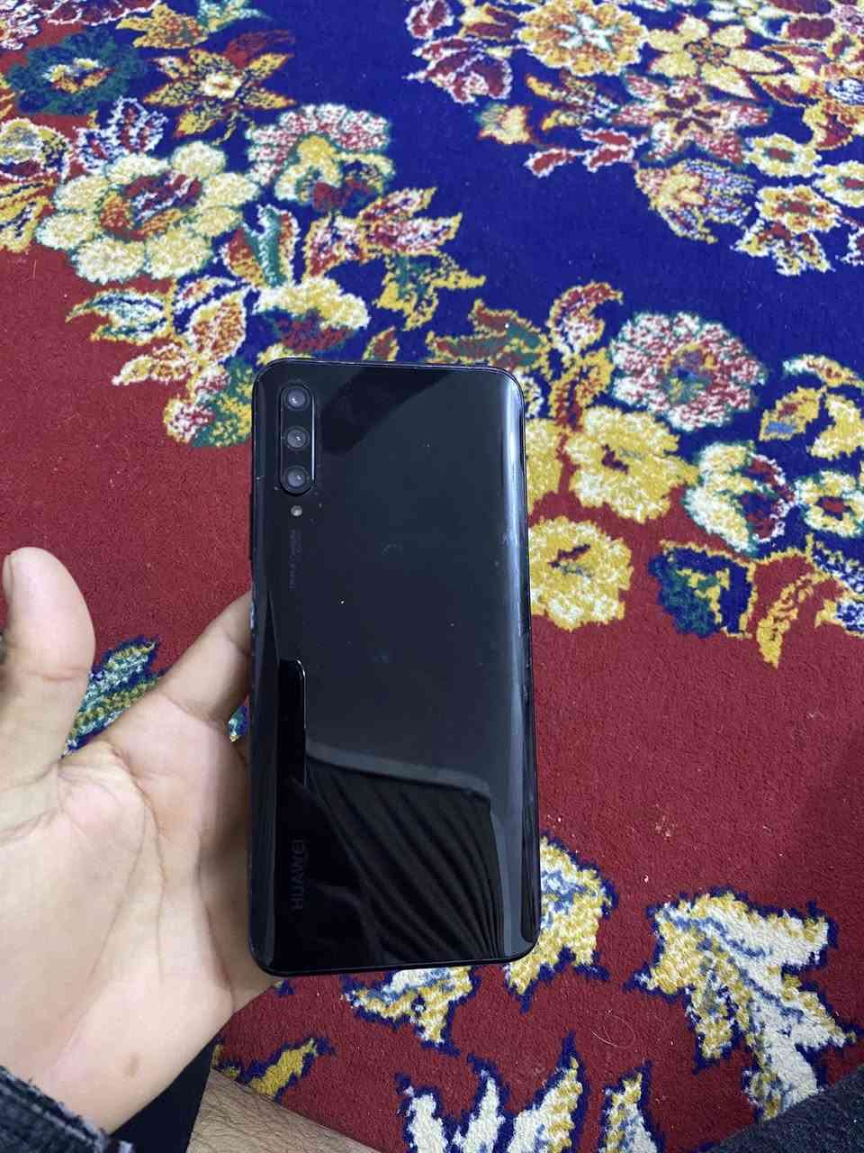 سلام عليكم هونر واي 9اس ذاكرته ١٢٨ وبي ضربه بل شاشه كسر زغير مابين وهاي الزكه مو الشاشه جهاز نضيف ٨٠ وبي مجال ***********
