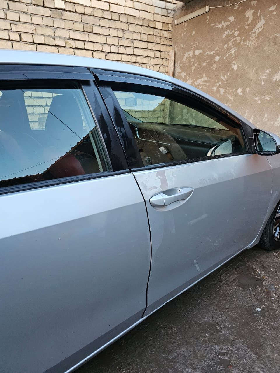 السلام عليكم
كورلا للبيع موديل 2018
مواصفات se ماشية  200 الف
صور الحادث بالمنشور
كير محرك مكفولات 
بجم بلاد 
العنوان بغدا 
رقم الهاتف ***********
السعر  146$ وبيها مجال
