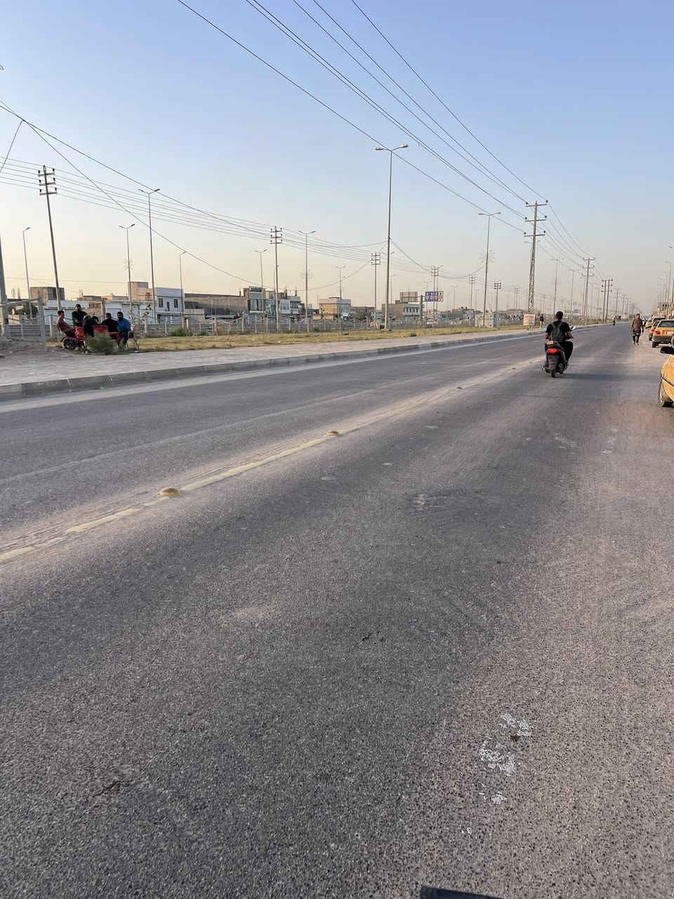 السلام عليكم بيت المساحه ١٠٠ متر كامل من كلشي بناء حديث غير مسكون العنوان حولي ابو مهدي المهندس قرب السفاره التركيه 
السعر ٦٠ مليون 
للاستفسار ***********
ملاحضه يبعد عن الحولي ١٠٠ متر
