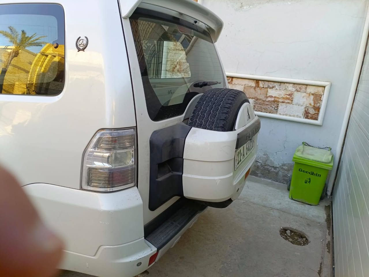 السلام عليكم
باجيرو موديل عشره دون حادث دون صبغ دون تبديل 
فقط بارد اقل من شبر بخشم الجاملغ 
الساره كويتي صدر جديد بعد هوايه مواصفات حلوه 
السياره باسمي مداور ثاني نهار
مطلوب ١٤٠ وبيها مجال حك الجيه عنوان السياره البياع 
*********** #وتساب
