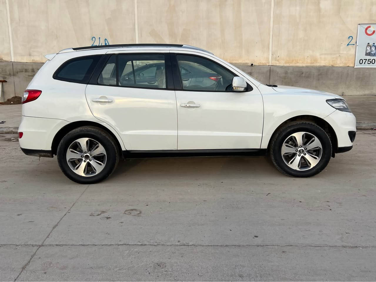 سنتافي ٢٠١٢ خليجي فول موصفات ٣ مقعد
رقم و سنويه جديد  وكاله تحويل بشرط
سياره بيها ٤ قطع و شوي بسقف ابيع عام  
بجم  خلف  داخل بواب كلها كبس 
سياره جديد  لوك 
سعر (( ١١٩ )) ورقه و مجال بسيط
تلفون  ( ***********) واتساب و فايبر اكر, نينوى
