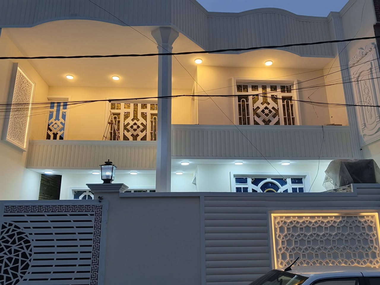 السلام عليكم...
بيت للبيع الخاجية شارع 30مقابيل مركز الصحي فرع اسواق زاد الخير المساحة 200 طابقين يحوي البيت على أربع غرف نوم مع ثلاث مجميع صحية البناء حديث ...للتفاصيل اكثر الاتصال *********** علاء العتابي
