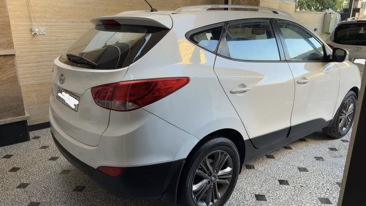 السلام عليكم ..
للبيع توسان خليجي ٢٠١٥ مكفولة من الصبغ سيارة جداً نظيفة 

رقم بغداد مشروع وطني سنوية ب اسمي 

المواصفات :

١- فول تحكم ستيرن

٢- كامرة 

٣- داخل رصاصي 

٤- قطعتين تبريد 

٥- محرك ٢٠٠٠ دوش مكفول 

٦- ٥ ويل كب + عدته وسبيره عل وضع الشركة 

وباقي المواصفات المعروفة للتوسان 

ملاحظة ( بارد بسيط بين الباب والجاملغ السيارة مكفولة من الصبغ حتى الدعاميات ) 

عنوان بغداد حي الجامعة 

السعر ١٥٠ ورقة 

***********
