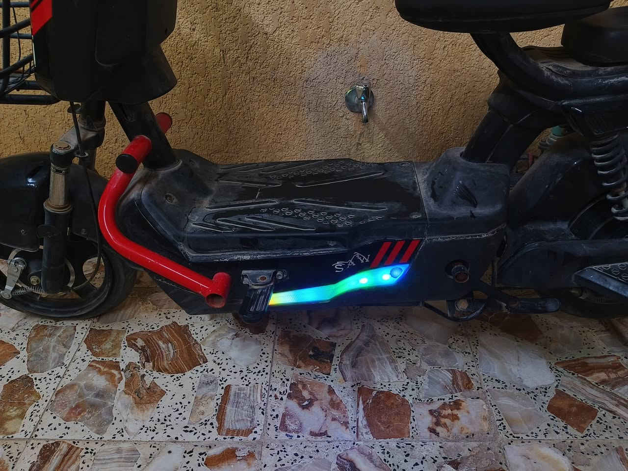 باسكل شحن للبيع 
مديل 2025 سرعه 60 حقيقيه
5بطاريات
نشرة ليلية ونهارية
نظام P
بصمتين + سويجين + شاحنة اصلية 
الباسكل متروك والبطاريات صارن تعبانات و إيضًا التايرات مبنجرات
قيم واخذ
مكاني نجف كوفه قرب مسجد السهله


**إذا كنت صاحب هذا الإعلان وتريد حذفه لأي سبب، رجاءا أرسل رسالة إلى الدعم الفني**