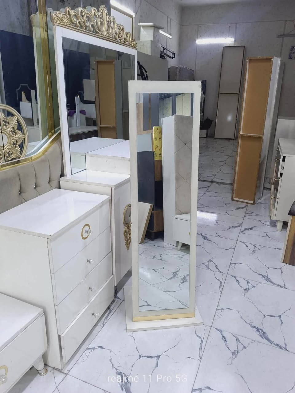 غرفة نوم تركي مستخدم😍💥 
 نضافة95💯
عدد القطع / 9 🩷💥
نضام / ابواب هايدروليك🦋✨
سعر / 750 بيها مجال🤍✨
شد ونقل داخل بغداد مجاني🛻
يوجود توصيل محافضات


**إذا كنت صاحب هذا الإعلان وتريد حذفه لأي سبب، رجاءا أرسل رسالة إلى الدعم الفني**