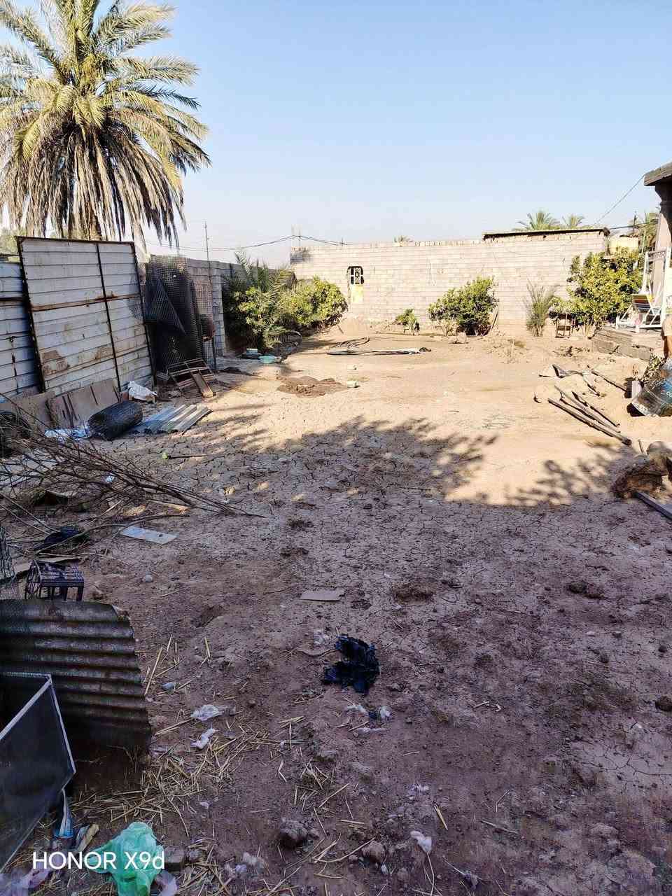 قطعة ارض للبيع مساحة 400م نزال 40 جبهة 10 المكان الراشدية غرب البحيرة للاستفسار ***********
