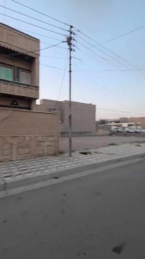 بسم الله وعلى بركة الله ...
دار للبيع :  
مساحته 200 متر 
تكريت / القادسية / حي المتميزين 
باقي التفاصيل داخل الڤديو 

للإستفسار 📞 : 
*********** متوفر واتس 
مكتب ابو رداد للعقار
