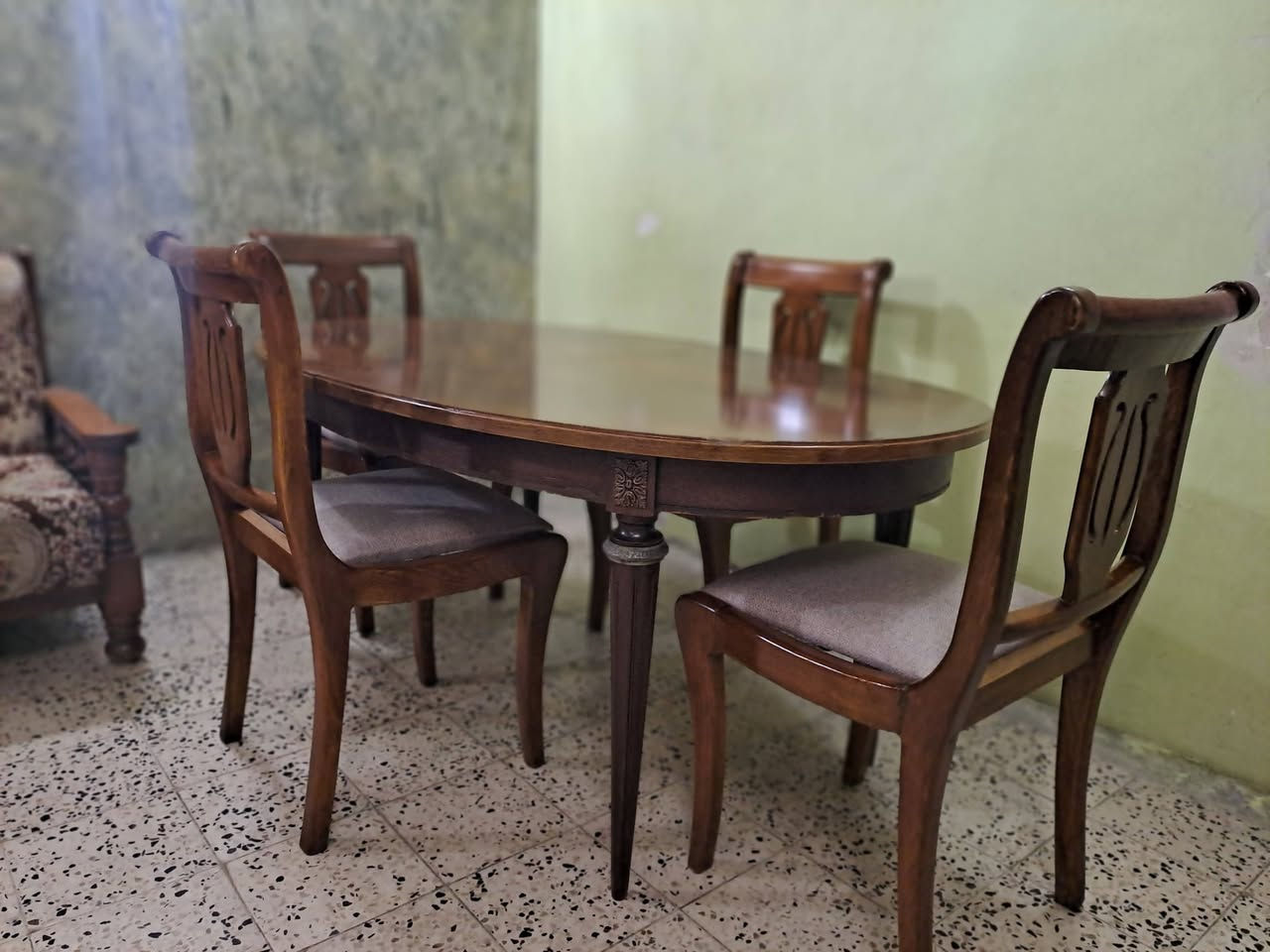 ميز طعام ٤ كراسي خشب الماهونجي موديل فرنسي انتيك مصنوع اكثر من ٥٠ سنة نظيف جدا ..مكان بغداد توجد خدمة توصيل


**إذا كنت صاحب هذا الإعلان وتريد حذفه لأي سبب، رجاءا أرسل رسالة إلى الدعم الفني**