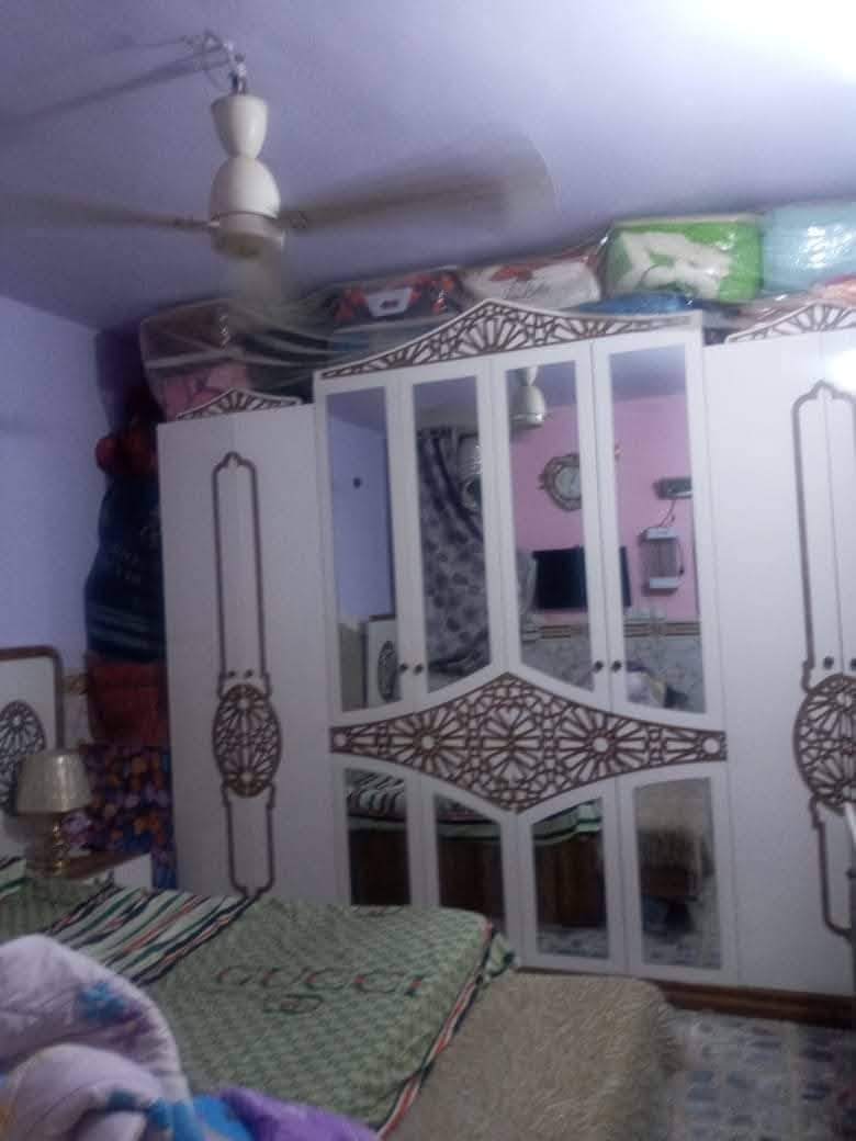 السلام عليكم.. بيت للبيع مساحة ٧٥ متر طابق واحد مع بيتونه موقع بالضباط بعد فرعين على الشارع العام الرئيسي يعني خط السريع منطقة مرغوبة كلها تبليط وحلوة مرتبة سعر حيل مناسب ٥٨ وبي مجال
للأستفسار اتصل على الرقم ***********
