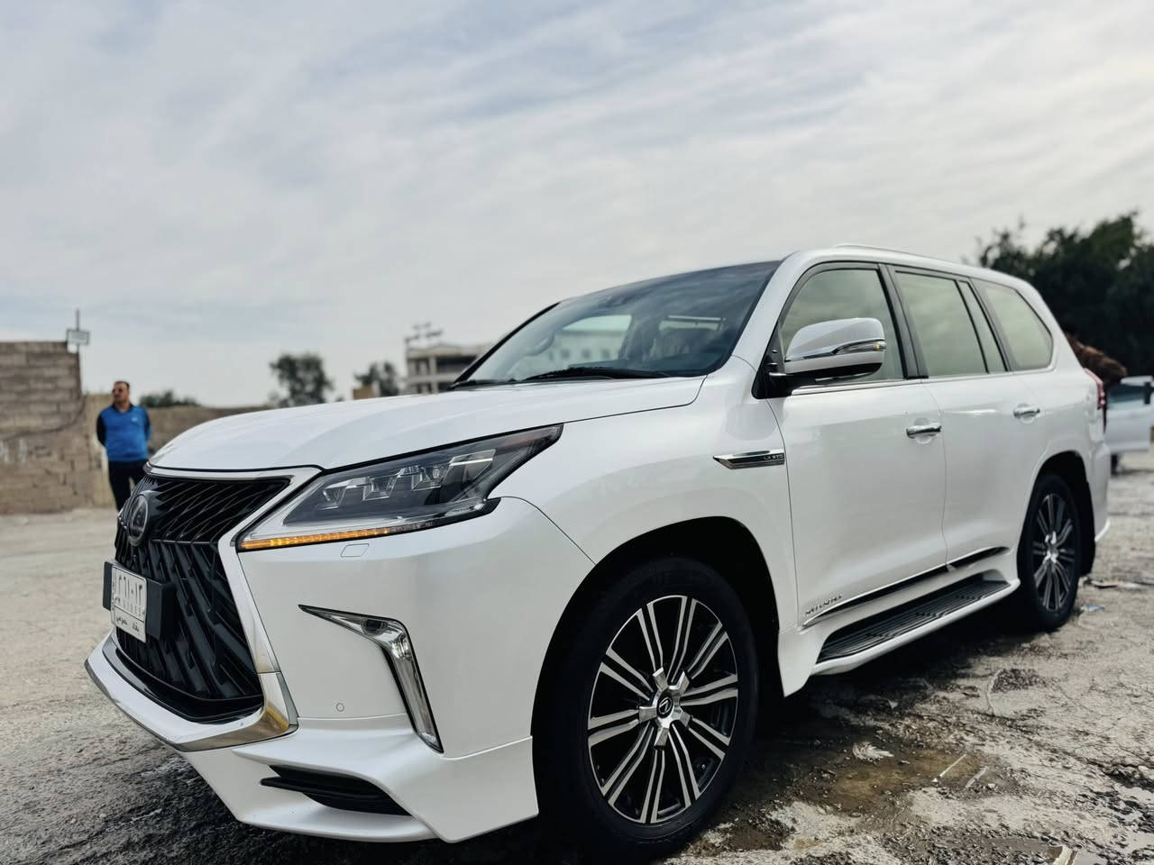 سلام عليكم
الفخامه اليابانية 🇯🇵🇯🇵🇯🇵

لكزز 2020بريم اصل 

رقم بغداد 

ماشيه 102الف  

8سلندر 5700

شاشات خليفه 

كشنات كهربائيه

حساسات خلفي وأمامي 

تحديد مسار ردار امامي 

تخم تاير جديد اصلي 

السياره مكفوله ماعدا بارد بل باب خلفي بدون صبغ 

السعر 815وبيه مجال 

كوت /***********
