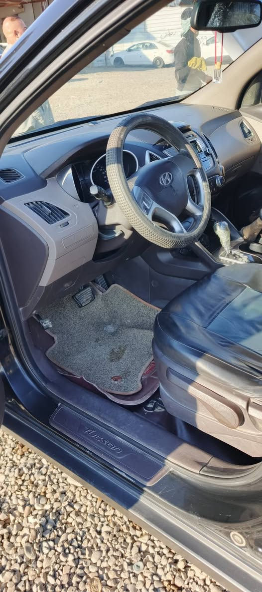 السلام عليكم
البيع توسان خليجي موديل 2013
سياره مكفوله من ضربه بيها اربع قطع بس راش 
كير محرك تبريد صدر تخم تاير جديد سياره جاهزه 
عنوان ديالى جديده الشط سعر 120وبيها مجال 
***********
