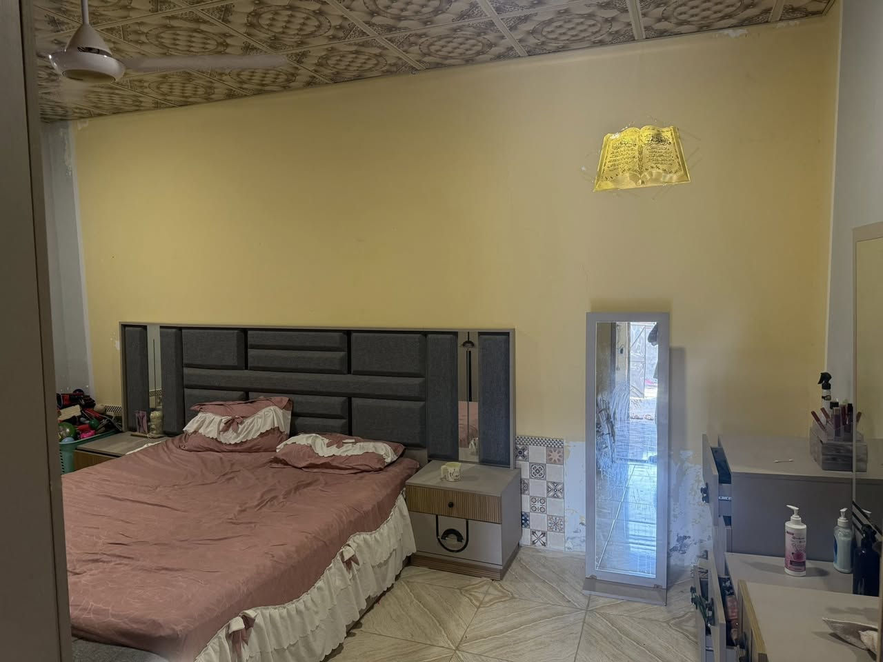 بيت زراعي للبيع مساحه 120 غرفه وصاله ومطبخ وصيحات وساحه وترك كبير +  لغرفه بيه حمام داخلي طريق سوق فضليه قريب  ع شارع الخضر سعره جدا مناسب 16 وبي مجال 
***********

