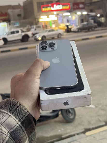 15 برو ماكس 
ذاكره 256 
ماستر A/AA
بطاريه 87 مشحون 460 مره بس 
نضافه 100‎%‎
مبدل جامه مال كاميرا بس عن الحلال ولحرم 
تلفون مكفول ونضافته عاليه 
سعره 990 بي مجال حك جيه 
***********
