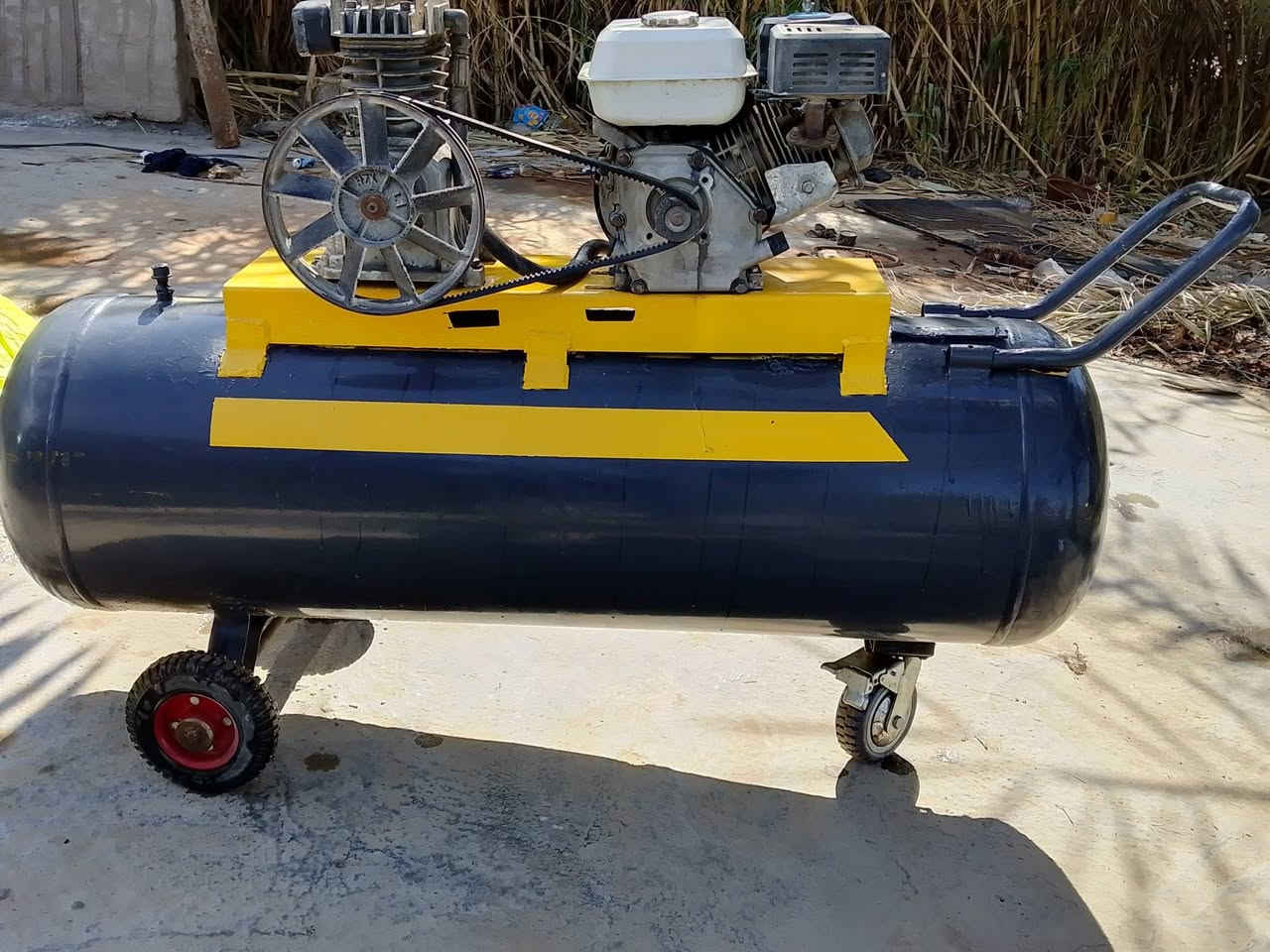 السلام عليكم للبيع ماطور هواء ايطالي الحجم 250 السعر 300 وبي مجال قليل العنوان نجف ناحيه الحريه ***********
