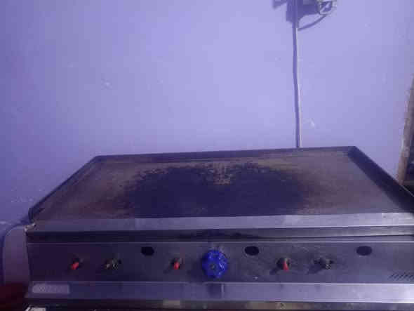 السلام عليكم شوايه همبركر للبيع شغاله جديده استعمال قليل الشراي يتصل على رقم غير متواجد على الفيس ***********
