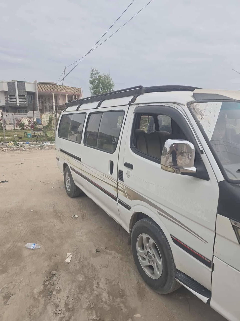 جنبي ٢٠١٣ مطلوبة مرور بيها وكالة راعيها موجود بيع او مراوس سيارة جاهزة ٤٥ وبيها مجال
***********
