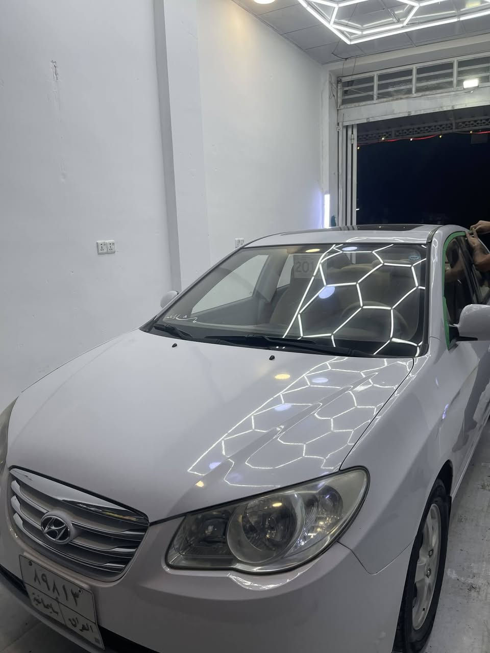 سلام وعليكم النتر موديل ٢٠١١ فول موسافات سقف سليات كوشن جاك داخل ازفار الير ماشيا ١٨٤ بشارت كومبيتر اربع تايات جديد محرك سفر بل كارتون سار ازبوع مشتين سياره ابيض سلجي بيها جاملخ وا ربع اقل من ربع رقم موبايل *********** وا سعر ١٢٧ ومجال و موكانا كركوك
