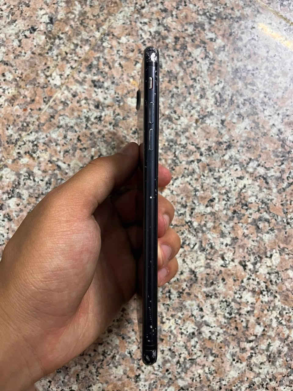 ايفون 7 بلص 
الذاكره 128 
شاشته بيهة كسر مثل ما واضح بالصوره 
ادكمه الهوم الي بالشاشه  ما تشتغل تتحكم من الشاشه 
كلشي الباقي شغال 100‎%‎ 
الملحقات (كفرات2 +شاحنه)
السعر :90 و بي مجال للشراي 
يوجد توصيل


**إذا كنت صاحب هذا الإعلان وتريد حذفه لأي سبب، رجاءا أرسل رسالة إلى الدعم الفني**