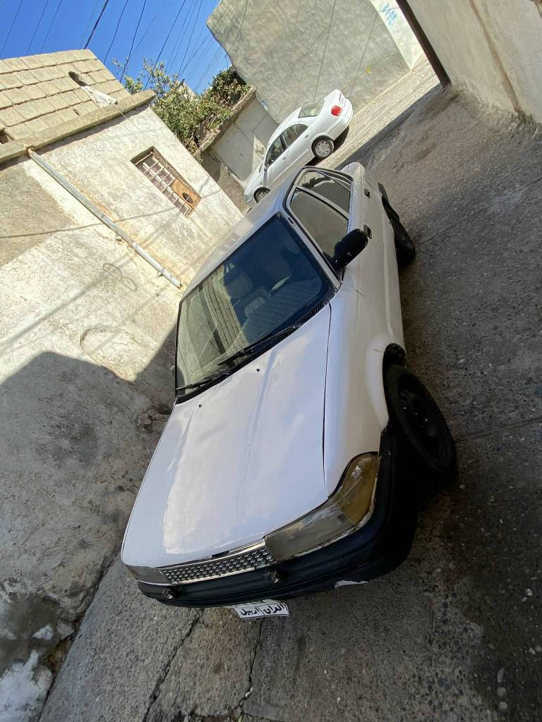 سه ره تا به ناوي خوايي گه وره 
كرۆلە رفیق حیزبی مودیل ١٩٩١
کیرو مەکینە بەشەرت
دوورۆشە مەکینی بۆ بەستراوە بە شەرتی هەزار فیتەر
سەیارەکە زۆر خاوینە پیویست بە وەسف ناکات
سەیارکە رەقمە سەنەوی ئەسلی لەگەرە 
بەس من بەشەرتی وەکالە دەیفروشم 
نرخ ١٦ گەلا و کەمیک مەجال
شوین /کۆیە 
ژ.م ***********
***********
لەسەر ئیزنی ئەدمینی گول كويسينجاك, أربيل
