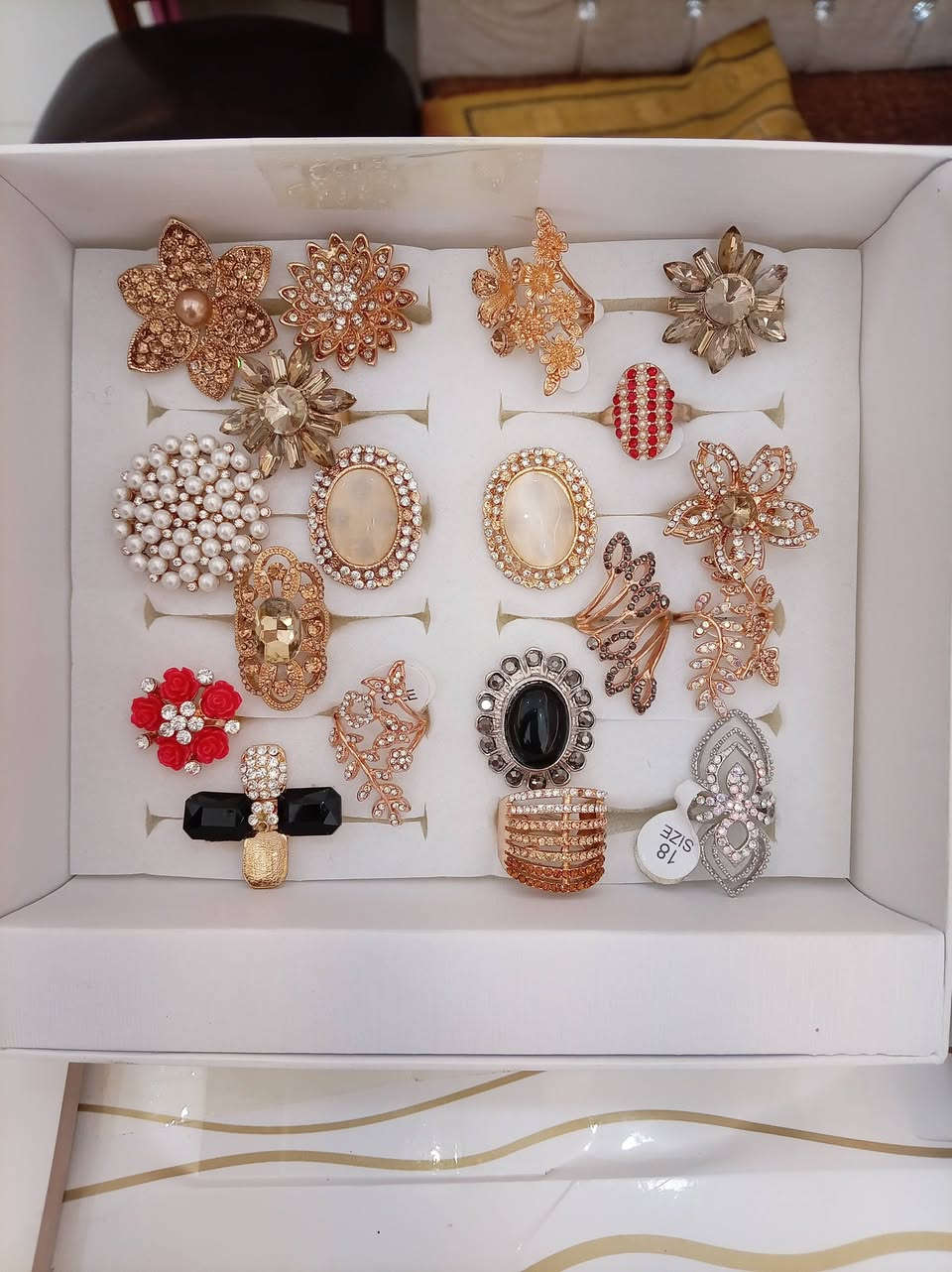 كوزمتك الجوهره كلشي متوفر عدنه زورونه ودللو 

 الاستفسار على هذا رقم ***********
