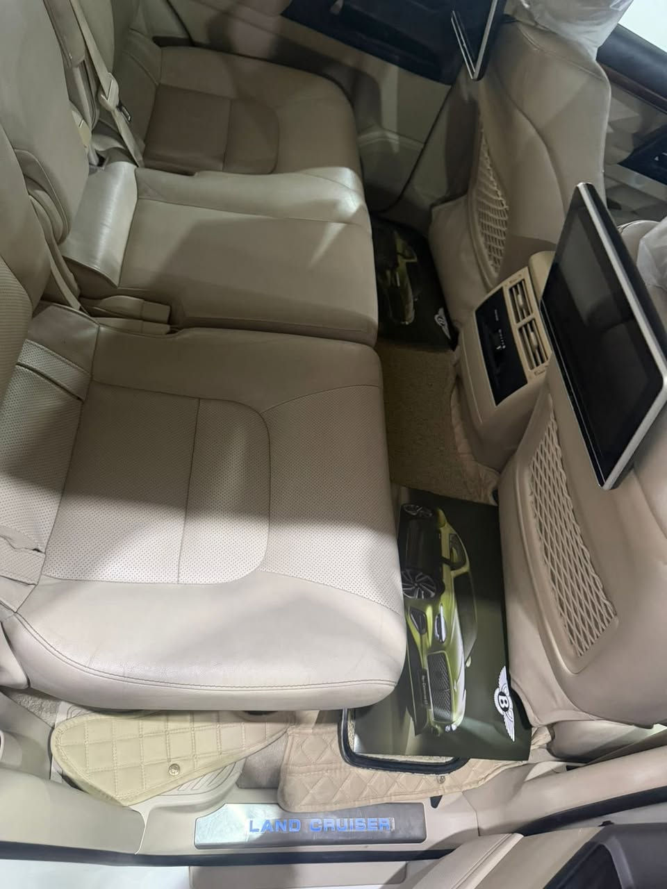تويوتا لاندكروز 2018
رقم بغداد الدولي
فئة GXR    4600 V8
وايت اديشن   SAS                
ماشية 109 الف
479 $ وبيهة مجال بسيط
كفالة عامة من الصبغ والبارد 
مواصفات 
اربع كاميرات  
بصمه تشغيل عن بعد
تشغيل عن بعد اصلي
فتحه
حساسات اماميه 
حساسات خلفيه
كاميرا
شاشة
٨ ايرباك  دبل ماوس 
كرسي كهرباء 2
كراسي جلد اصلي
تحكمات ستيرن
دبل ماوس 
كفالة عامة 
***********
