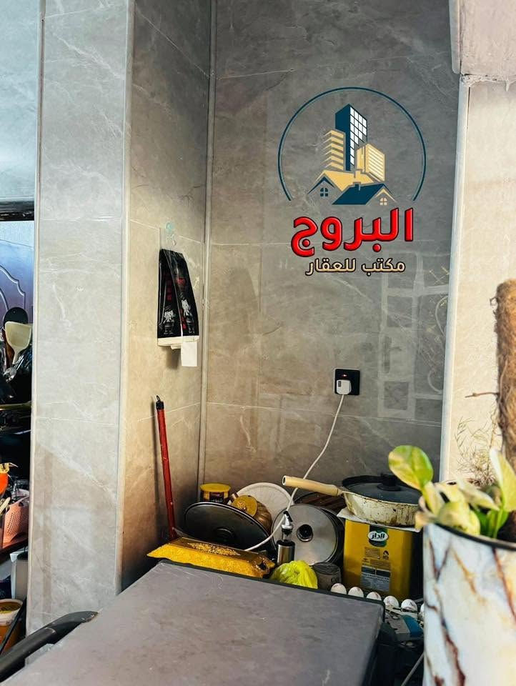✨  #للبيـــــــع في الـــــــــــدورة  ✨
(دار سـكـــــــــني - بناء بحالة ممتازه)

🔹بغداد - الدورة - منطقة ابودشير - مربع الألف🔹

✅ تفاصيل العقار
• المساحة الإجمالية: 125م
• الأبعاد: واجهة  10م     -     نزال   12.500م
• طابق ونصف:
• نوع الملكية: طـــــــــــابو  ملك  صـــــــــــرف
• بموقع مميز وكافة الخدمات  متوفرة 

🚨 طابق الأول
• كراج
• مدخلين (منفصلين خصوصية تامة)
• صالة ضيوف  (بمساحة واسعة)
• مطبخ (بمساحة جيدة)
• حولي
• مناور (لضمان التهوية والأنارة الطبيعية)
• مجموع صحيات  عدد  (2)
• مجموع غرف النوم عدد (1)

🚨 طابق الثاني
• غرف النوم عدد (1)
• حولي
• سطح

💰 للحصول على السعر والتفاصيل الإضافية:
يرجى كتابة الرقم ( 1 ) في التعليقات، 
وسيتم تزويدكم بكافة التفاصيل عبر رسالة خاصة 📩.

(ملاحظة: التعامل والتفاوض يتم مع صاحب العقار حصراً).

🛑 إذا لم يكن هذا العقار هو ما تبحث عنه، فلدينا تشكيلة واسعة من المنازل والأراضي التي تلبي كافة الأذواق .

           📞 للاستفسار والمزيد من المعلومات
يرجى التواصل معنا: رقم الهاتف: ***********

🔰 موقع المكتب:
الدورة - أبو دشير - شارع الصيرفة - تقاطع حبايبنا.
مكتب البروج للعقار.. دليلك الموثوق في الدورة.

#دمتم__في__رعاية__الله_وحفظه

