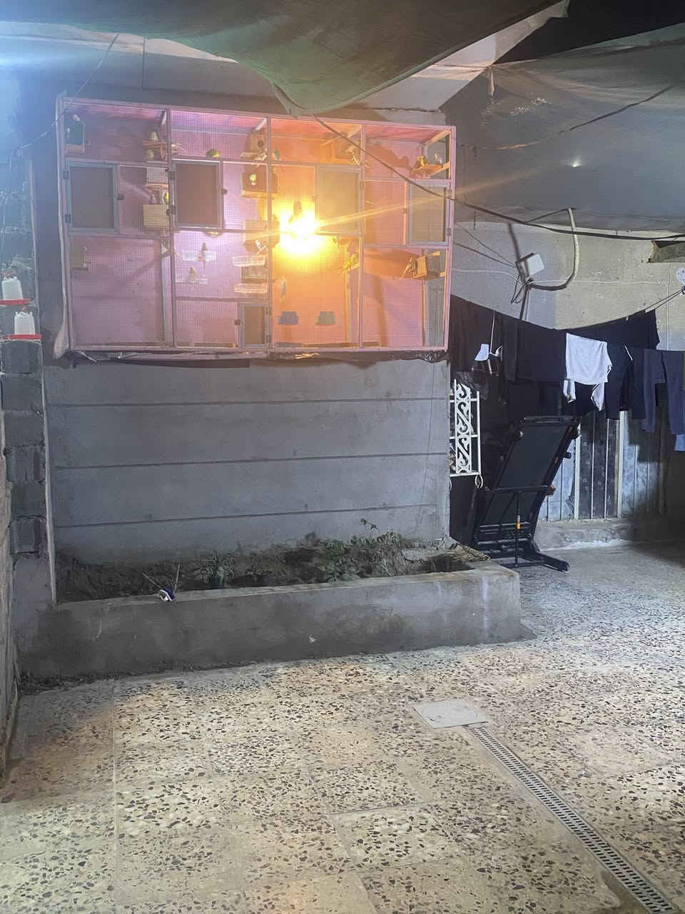 السلام عليكم بيت تجاوز للبيع المساحه 200
خلف ملعب الطموح قرب جامع العبيدي 
يحتوي علا استقبال مساحته5*5
ثلاث غرف نوم وحده5*5
وثنين غرف 4*5
وصاله 7*3
ومطبخ 5*4
وخلف البيت ترك علا عرض البيت 
للاستفسار خاص او الاتصال علا هاذ الرقم ***********
