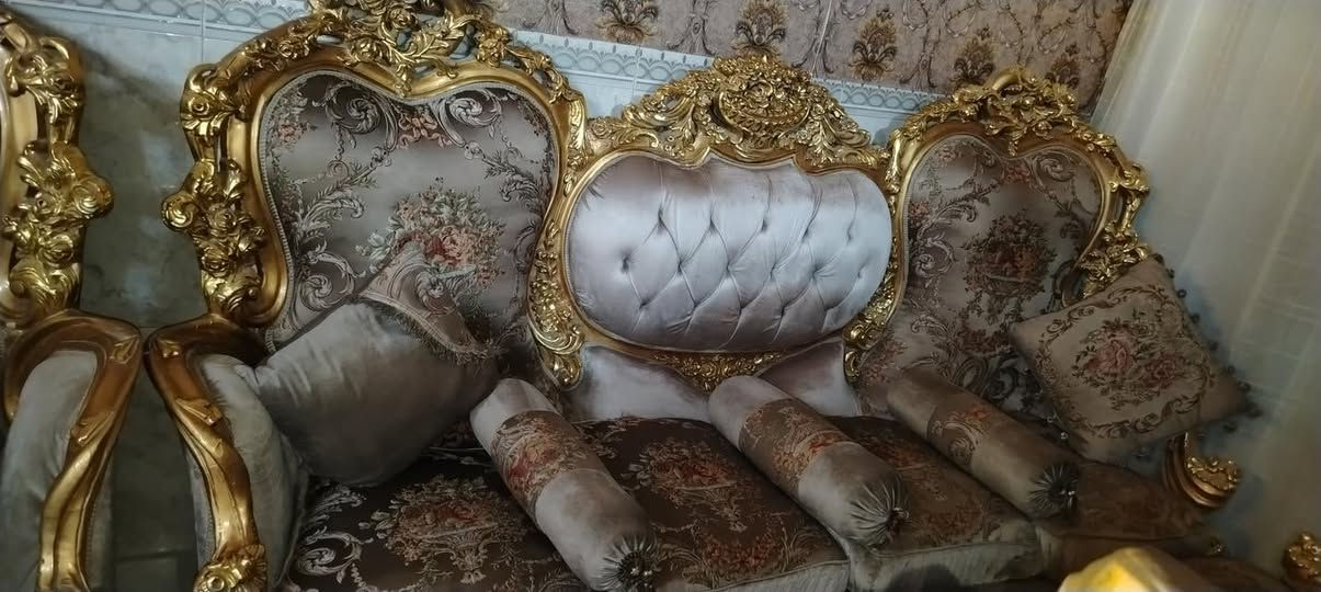 تخم ملكي مصري زان 12 مقعد للبيع في بغداد جميله سعر البيع مليونين ونص للاستفسار الاتصال بالرقم ***********
