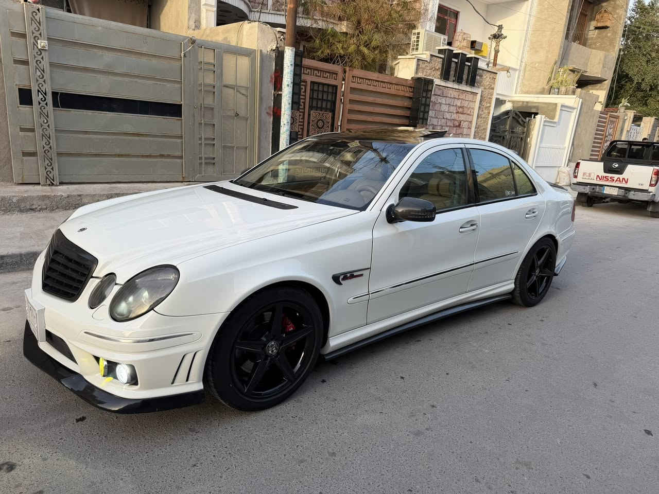بسعر مناسب 
مرسيدس w211 e350 تو ويل عليها كت e63 موديل 2008

سيارة نظيفة جدا بدون اي نقص 
فول مواصفات بيها صبغ بابين وجاملغين يسره بسبب شخوط 

مكاني الشعب 
***********

