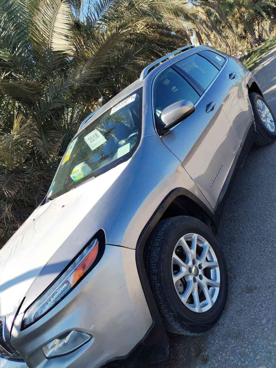 السلام عليكم جيب بزون 2016 فول عدى الفتحه حادث بسيط تبديل فقط بنيد وبيها صوت بلمحرك مراوس بيع *********** النجف مشخاب
